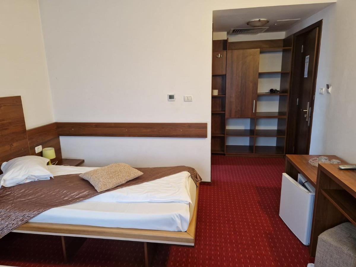 Pensiunea Carpe Diem Ramnicu Valcea Exterior photo